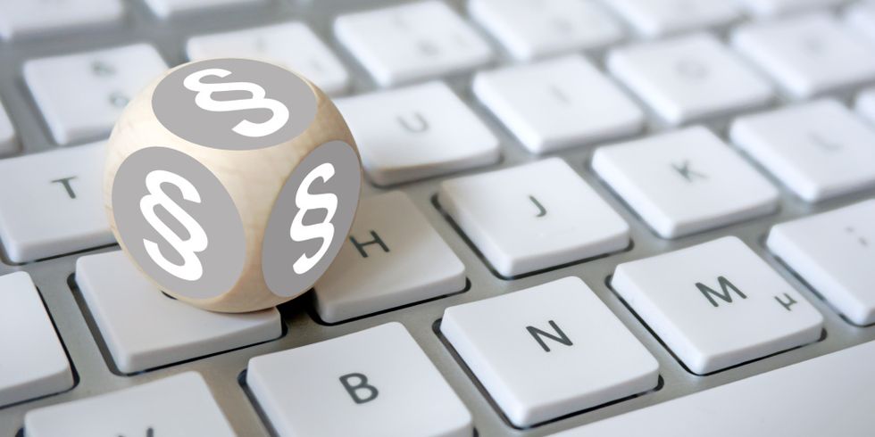Paragraphenwürfel auf Tastatur