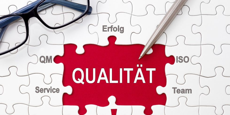 Puzzleteile mit der Aufschrift "Qualität"