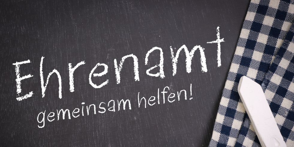 Tafel mit Kreideaufschrift Ehrenamt