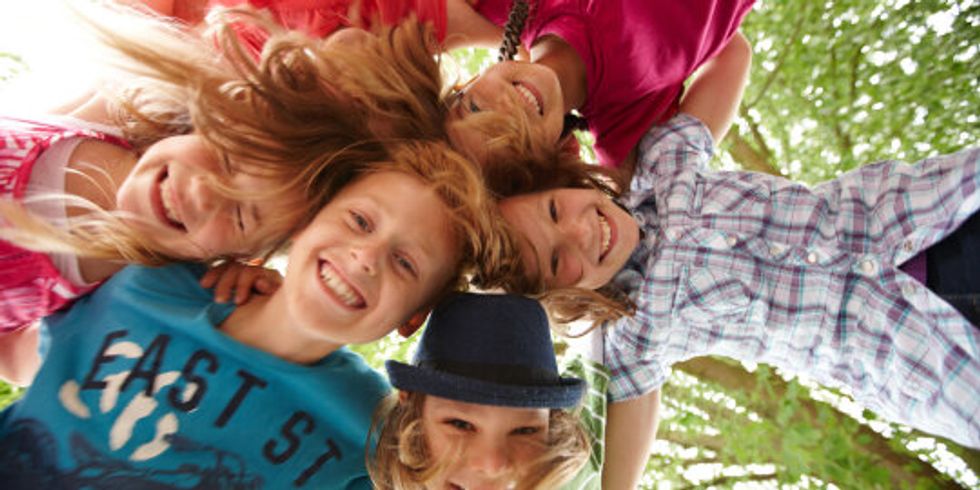 6 lachende Kinder