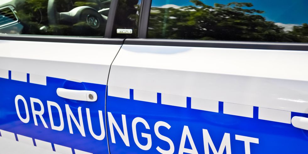 Autotür mit Aufschrift Ordnungsamt