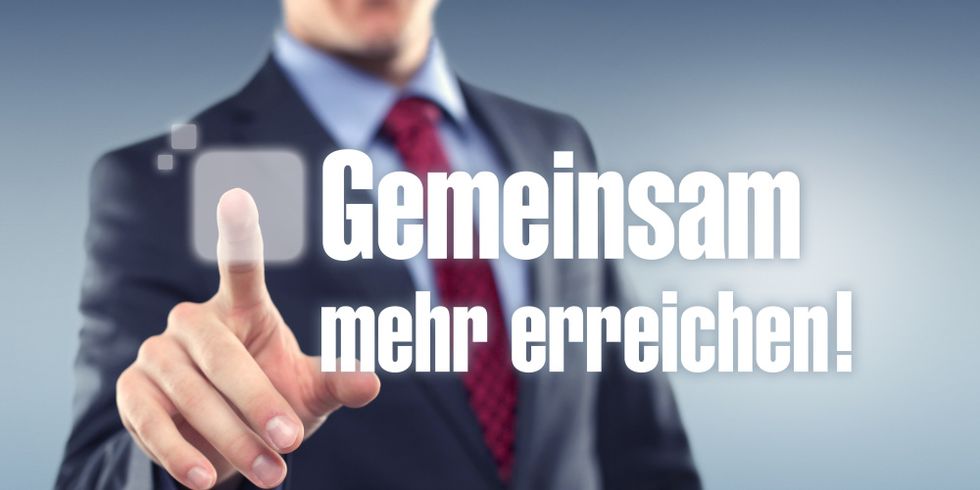 Finger zeigt auf Schtrift Gemeinsam mehr erreichen