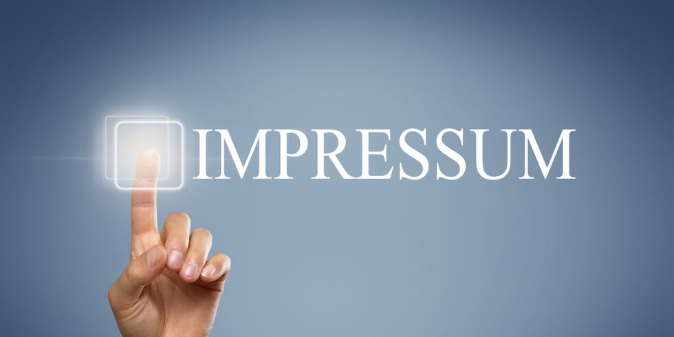 Schild Impressum mit Finger und Button