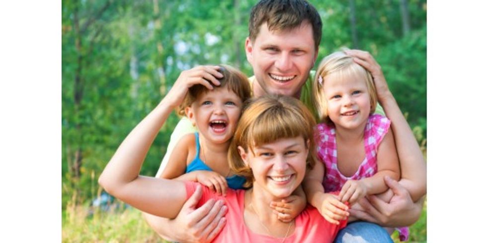 Glückliche Familie im Sommer