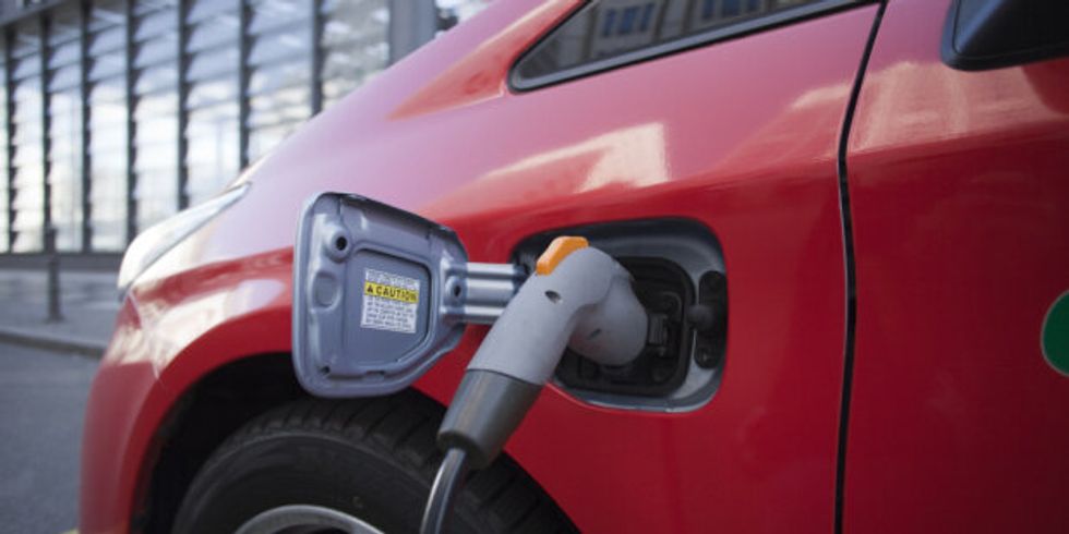 Elektrofahrzeug an der Ladesäule
