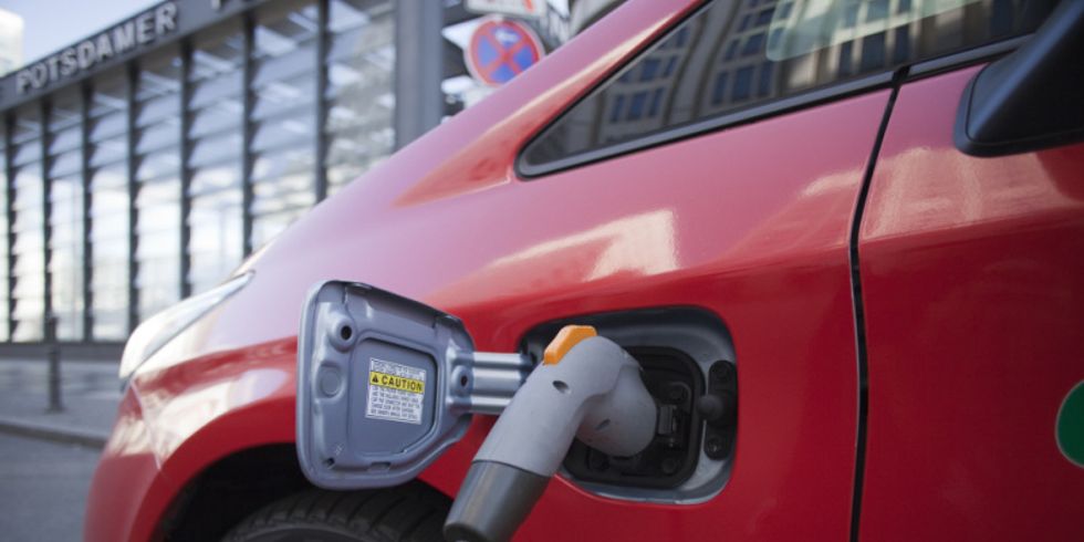Elektrofahrzeug an der Ladesäule