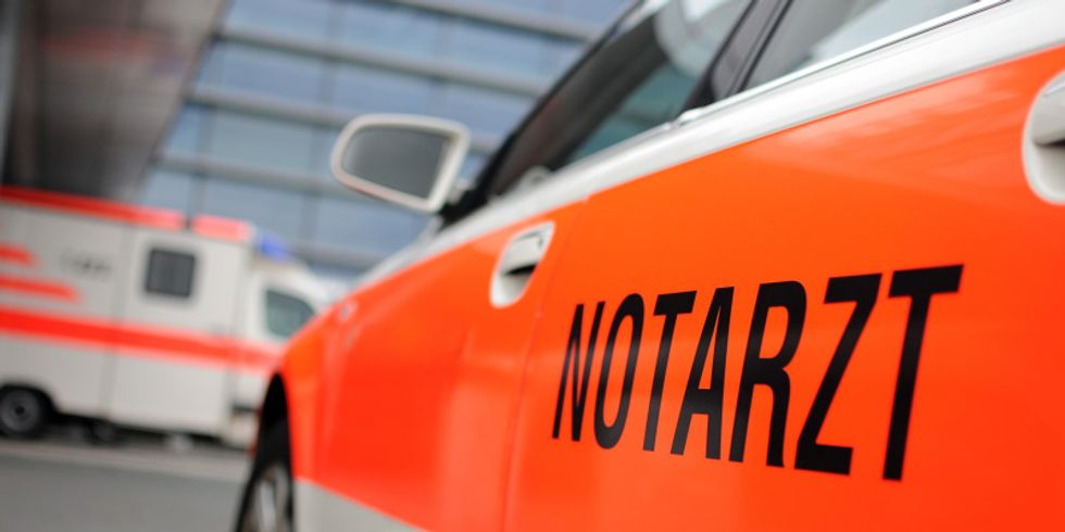 Bildausschnitt mit zwei Notarztwagen