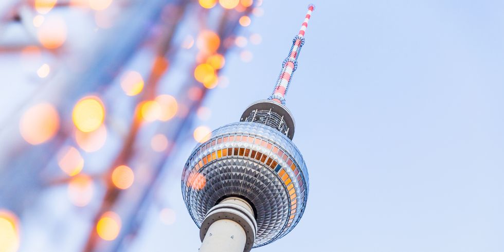 Berliner Fernsehturm mit Lichtern