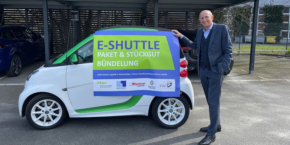 Ulrich Misgeld vor einem E-Smart