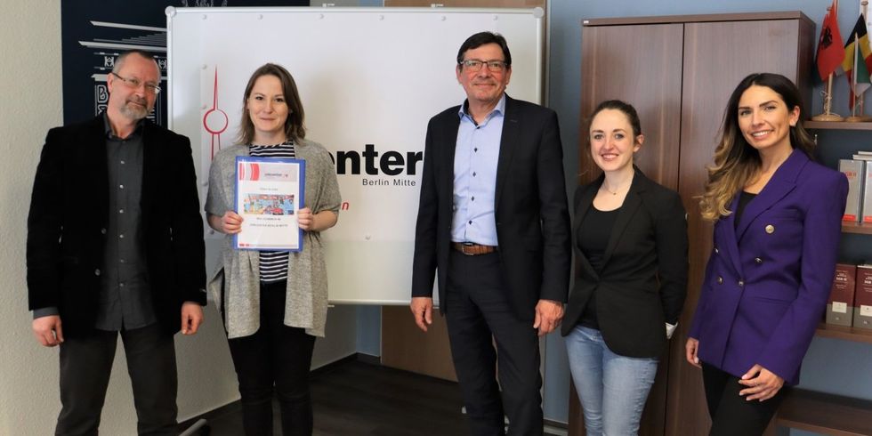 v.l.n.r.: H. Schmidt (Arbeitsvermittler), Annika Klose (MdB/ SPD), Lutz Mania (Geschäftsführer des Jobcenter Berlin Mitte), S. Michaelis (Wissenschaftliche Mitarbeiterin von Fr. Klose), A. Kilinc (Arbeitsvermittlerin)
