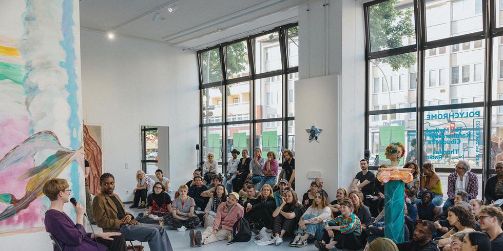 Besucher*innen in der Galerie Wedding