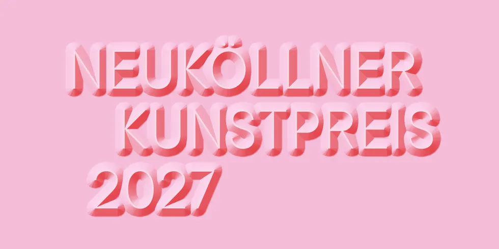 Schriftzug Neuköllner Kunstpreis 2027 auf rosa Hintergrund