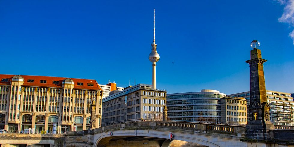 Gebäude, Spree und Fernsehturm