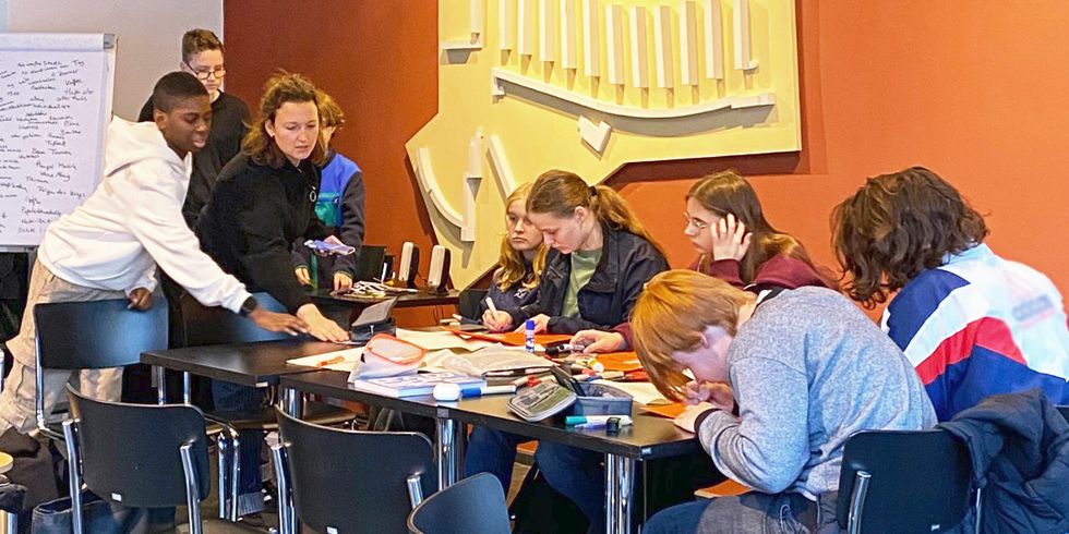 Schüler und Schülerinnen erforschen die historische und zeitgenössische Bedeutung der Siemensstadt
