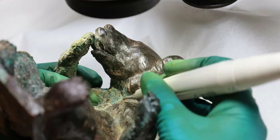 Die Restaurierung archäologischer Fundstücke wird im Petri Berlin live zu sehen sein