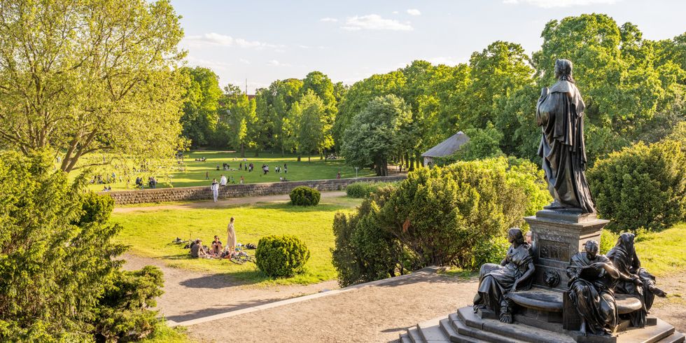Schillerstatue im Schillerpark