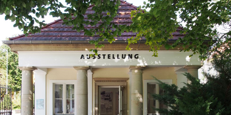 Torhäuschen an der Schlossanlage Schönhausen mit der Ausstellung: Pankower Machthaber