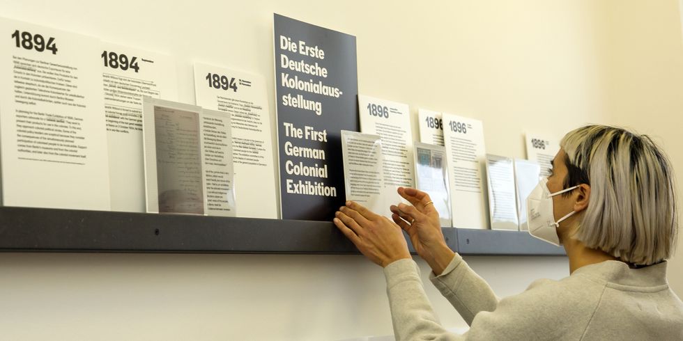 Zeitleiste der Ausstellung zurückgeschaut im Museum Treptow