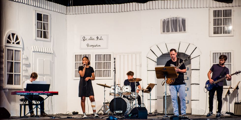 Schülerrockband im Konzert