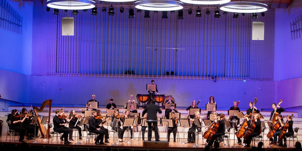 Sinfonie-Orchester auf Bühne