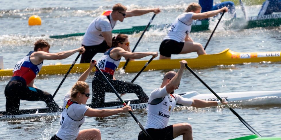 Sportlerinnen und Sportler beim Kanusport