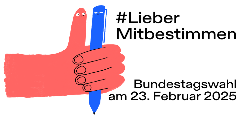 Hand mit ausgestrecktem Daumen hält Kugelschreiber - Daumen und Stift lächeln einander zu / Schriftzug "#LieberMitbestimmen - Bundestagswahl am 23. Februar 2025"