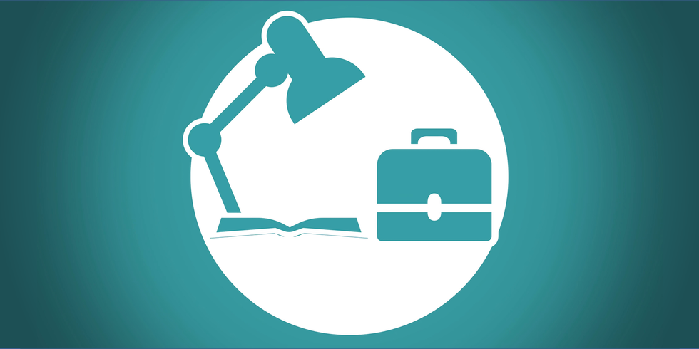 Illustration zeigt eine Tischlampe, offenes Buch und eine Tasche