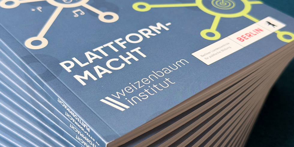 Boschürenstapel "Plattformmacht"