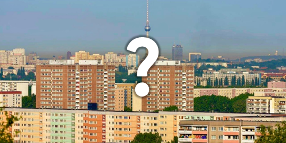 Fragezeichen vor Foto vonHochhaus-Siedlung in Berlin