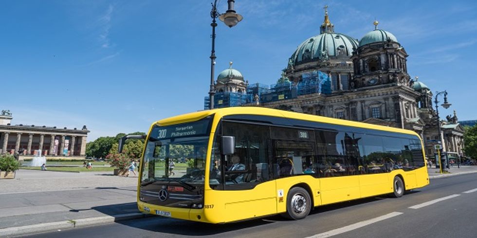 E-Bus auf der Linie 300
