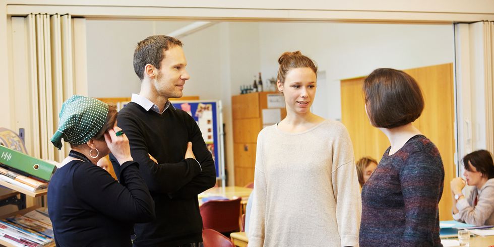 Vier Lehrkräfte tauschen sich aus