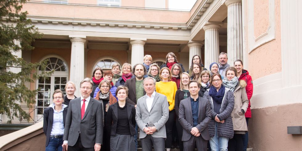Abschlussfoto der Auftaktveranstaltung mit Staatssekretär Martin Matz, Prof. Dr. Holger Nieberg, Prof. Dr. Bestmann und den Babylotsen