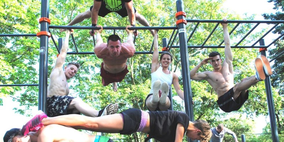 Ein neuer Trend im Gesundheitssport ist zum Beispiel Blasrohschießen