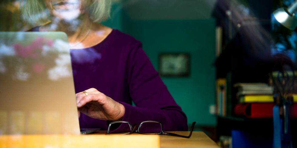 Frau am Laptop