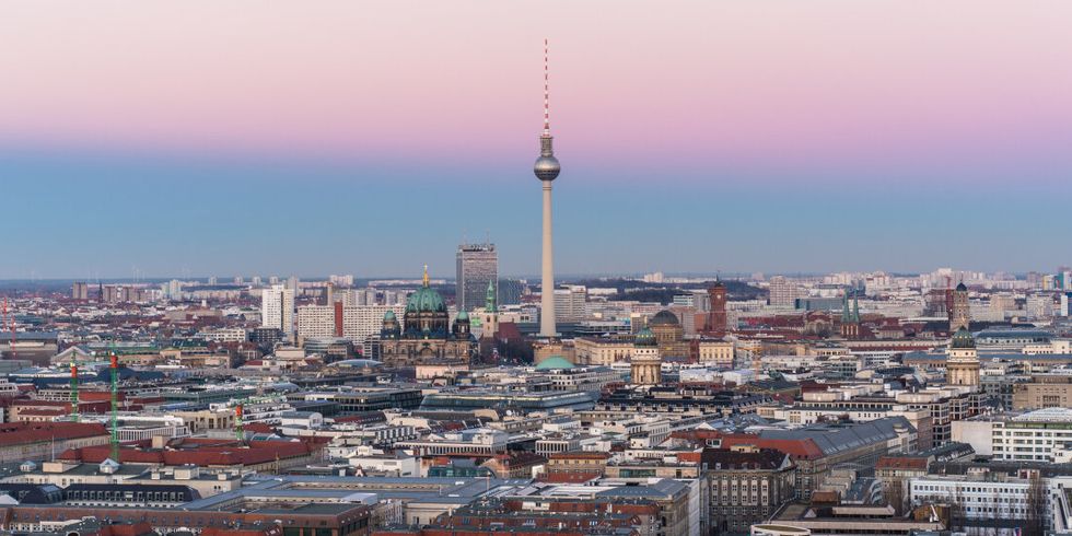 Die Fotografie zeigt ein Stadtpanorama.
