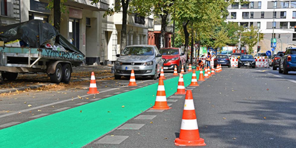 Grünbeschichtung des Radweges in der Katzbachstraße