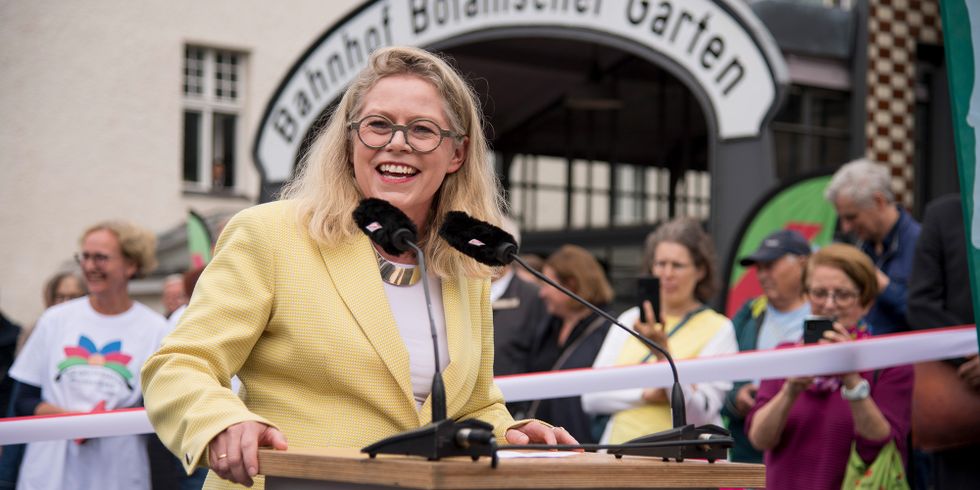 Senatorin Ute Bonde bei der feierlichen Eröffnung der Moltkebrücke