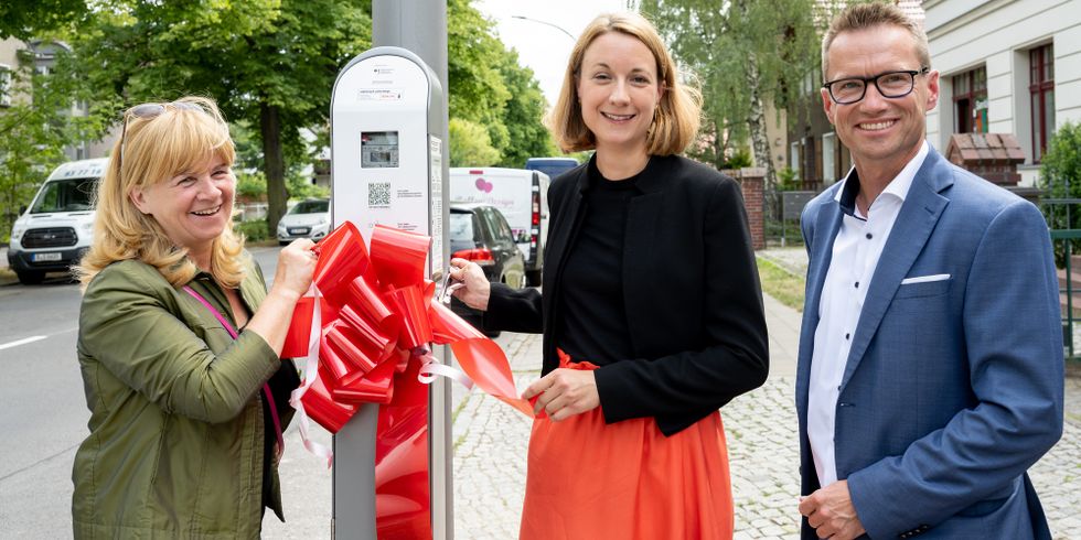 Eröffnung Laternenlademast mit Staatssekretärin Dr. Meike Niedbal