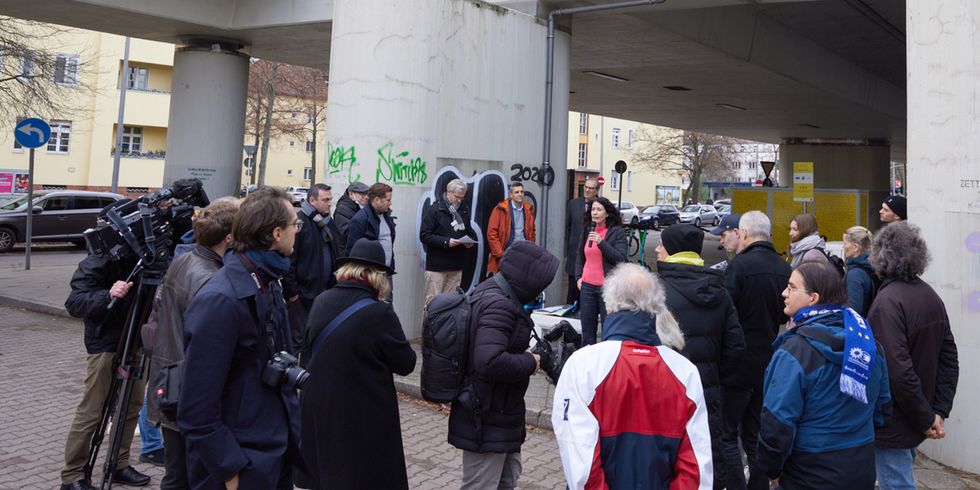 Senatorin Bettina Jarasch stellt die Ergebnisse der Verkehrs- und Machbarkeitsuntersuchung Breitenbachplatz vor.