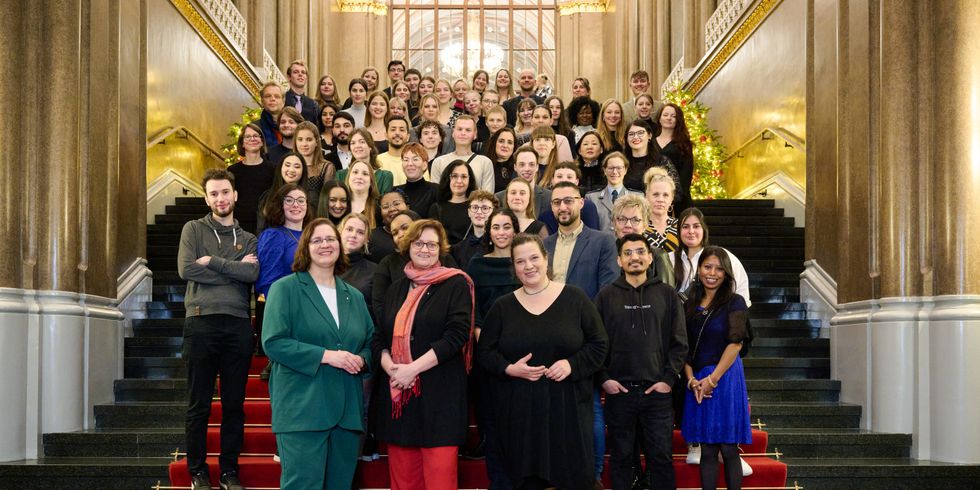 Gruppenfoto von der Veranstaltung "Die Besten der Pflege" im Roten Rathaus