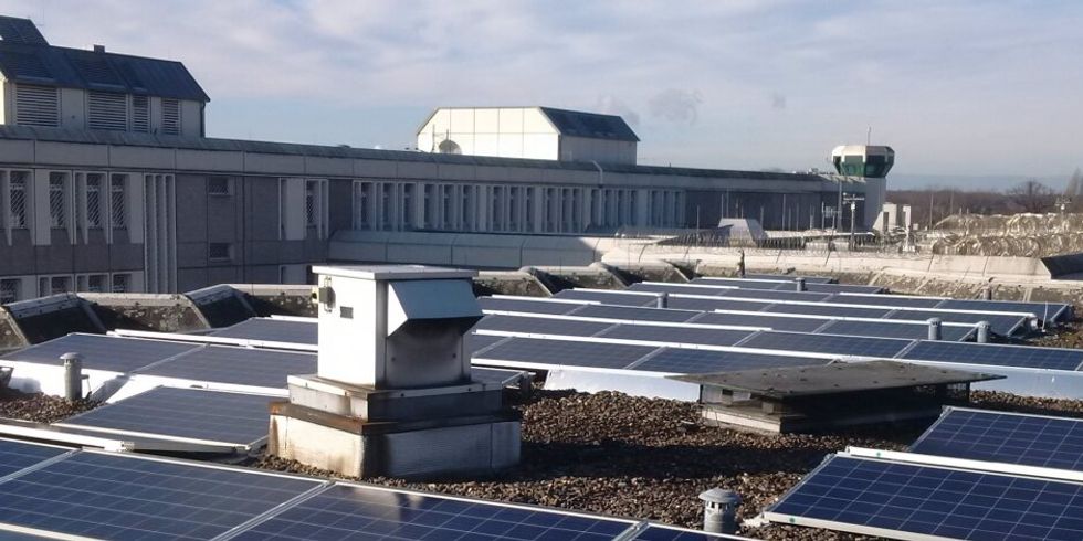 PV-Anlage auf Dach der JVA