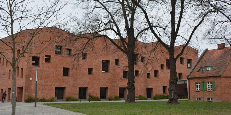 Hausansicht Mittelpunktbibliothek Köpenick