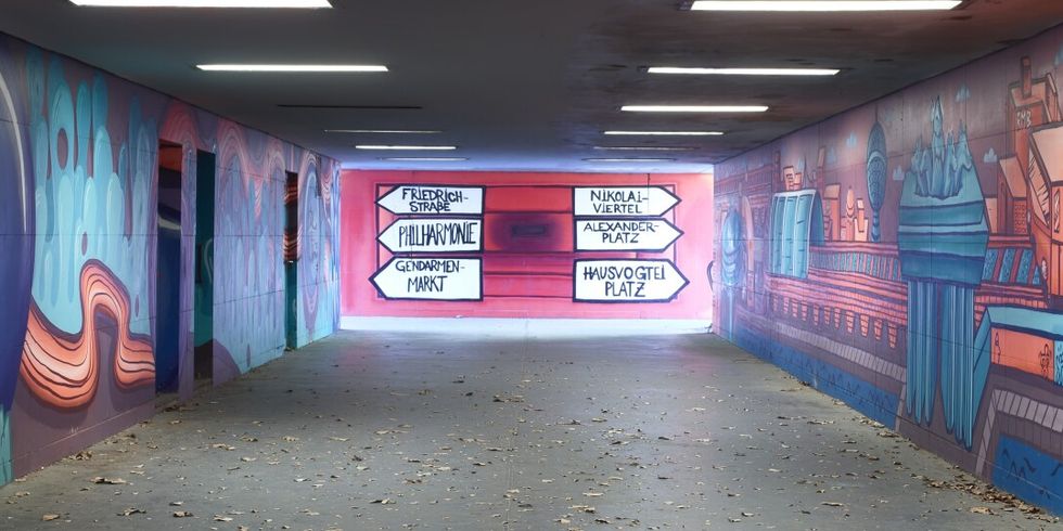 Tunnel unter der Leipziger Straße mit Angaben von Zielen im Regierungsviertel