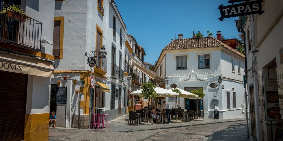 Restaurant mit Sonnenschirm