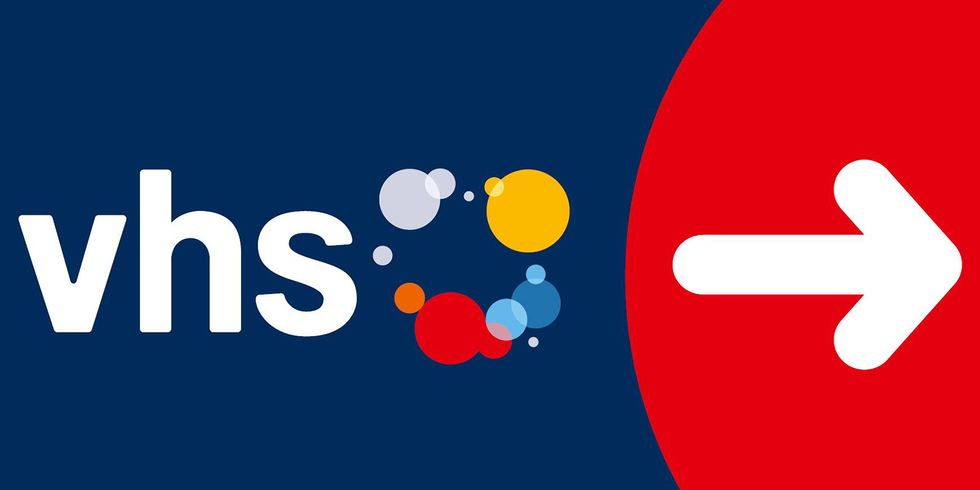 VHS Logo mit Pfeil