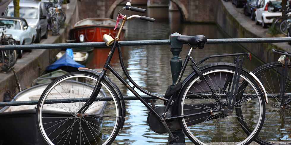Fahrrad an der Gracht