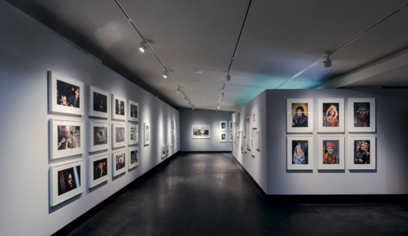 Ein Blick in die Ausstellung (Bild: C/O Berlin, Amerika Haus, © David von Becker)