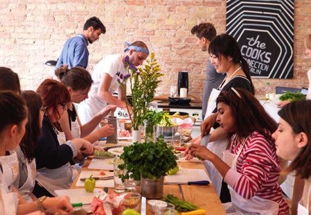 Hier kochen alte und neue Berliner gemeinsam „über den Tellerrand“