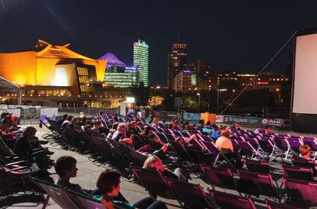 Unter freiem Himmel: Das Freilichtkino am Kulturforum, neben dem Kammermusiksaal und mit Blick auf den Potsdamer Platz