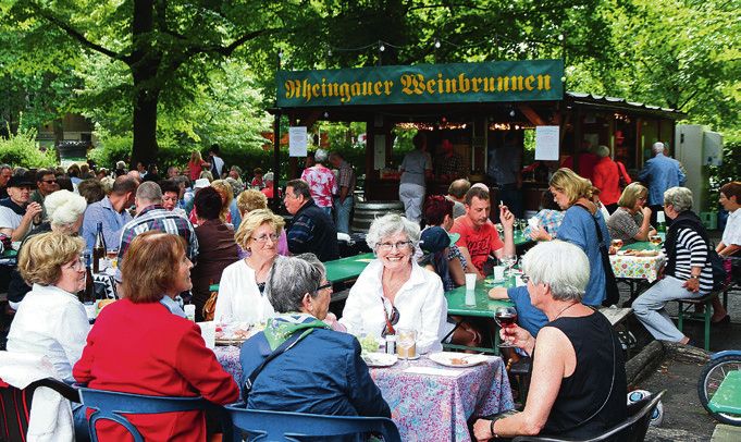 Das Weinfest ist ein beliebter Treffpunkt bei schönem Wetter (Bild: Thilo Rückeis/Verlag Der Tagesspiegel, Berlin)
